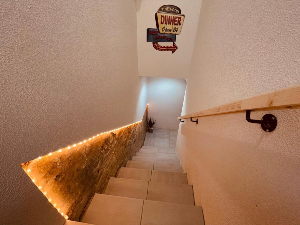 La Cave Aux Lumieres - Proche Centre-Ville - 2 Chambres - Wifi Renaison Eksteriør billede